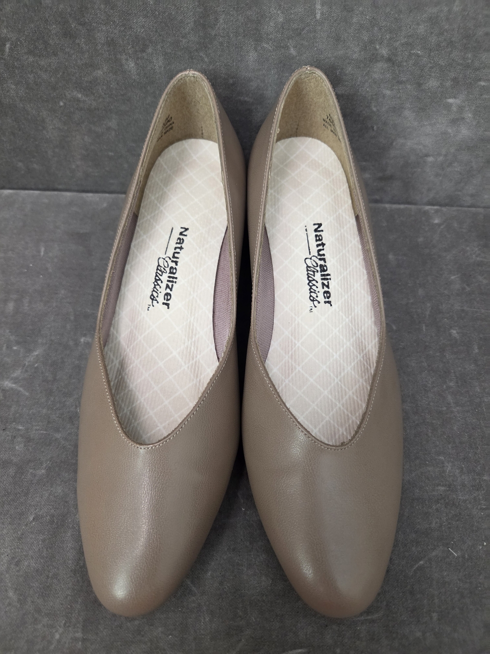 Naturalizer  Classic 6.5M Taupe Low-wedge Slip-on Pumps